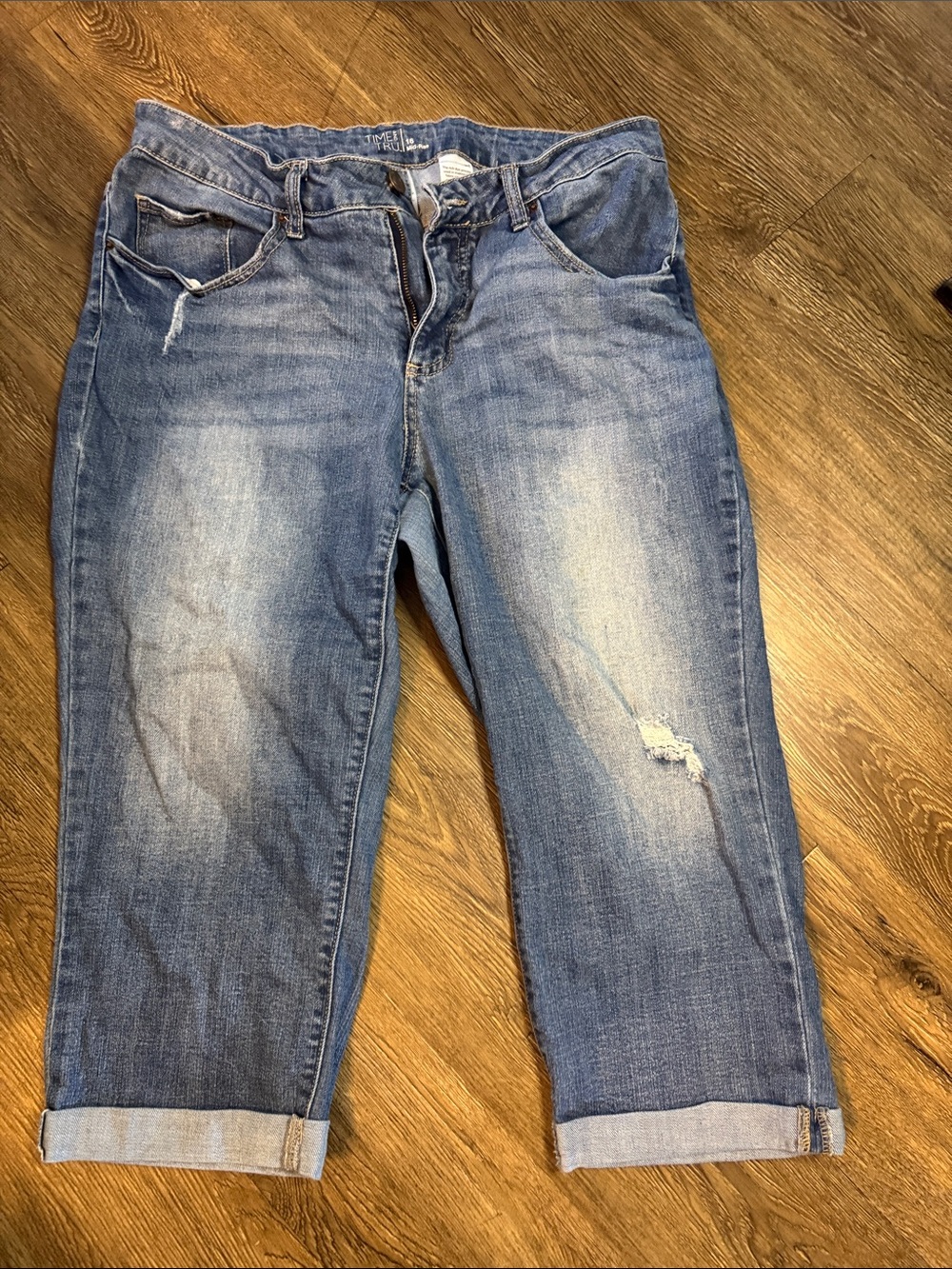 Time and Tru Medium Wash Cropped Ankle Jeans